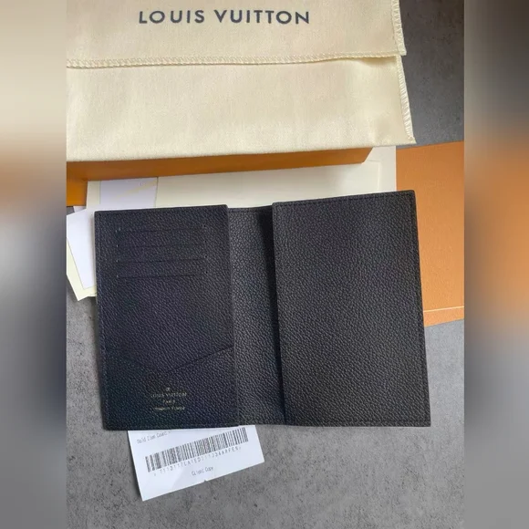 Louis Vuitton Passport Cover - Picture 9 of 11